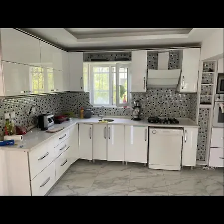 Goeltuerkbuekuende Kiralik Αλικαρνασσός